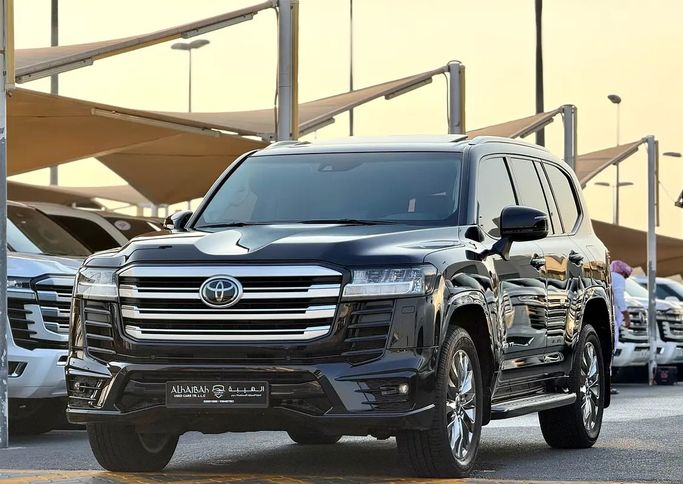 مستعملة ⁦Toyota Land Cruiser السلسلة 300، 4.0 l، 2023⁩ في في الإمارات, الشارقة من ASAL ALHAIBAH USED CARS، اللون أسود. مواصفات الخليج | AUTO.AE | إعلان #287382