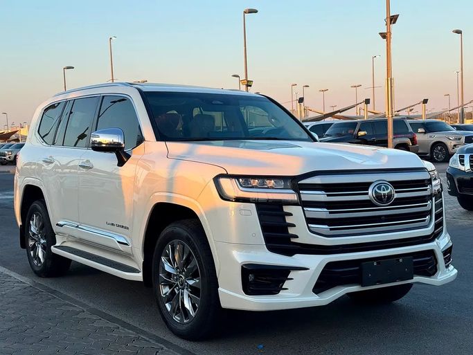 Used ⁦Toyota Land Cruiser Twin Turbo 300 Series, 3.5 l, 2025⁩ in UAE, Sharjah by ASAL ALHAIBAH USED CARS, White color. GCC Specs | AUTO.AE | Listing #287494