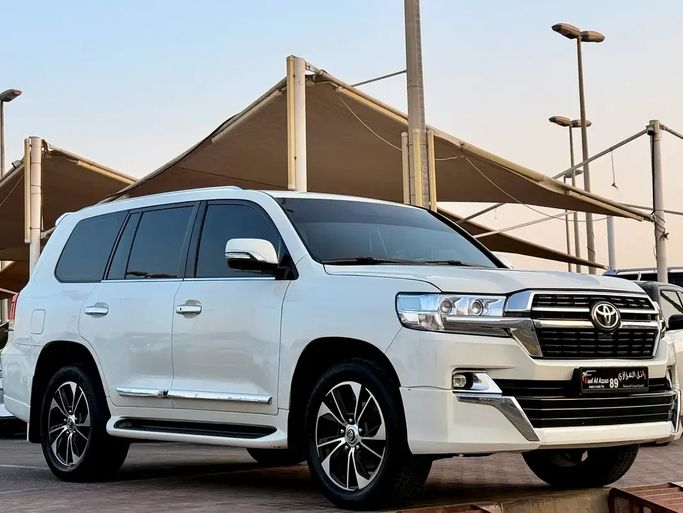 مستعملة ⁦Toyota Land Cruiser السلسلة 200، 4.0 l، 2009⁩ في في الإمارات, الشارقة من Wael Al Azzazi Used Cars، اللون أبيض. مواصفات الخليج | AUTO.AE | إعلان #287688