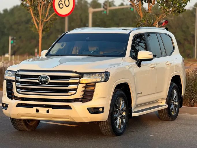 Used ⁦Toyota Land Cruiser Twin Turbo 300 Series, 3.5 l, 2024⁩ in UAE, Sharjah by Al Ahd Used Cars, White color. GCC Specs | AUTO.AE | Listing #290425
