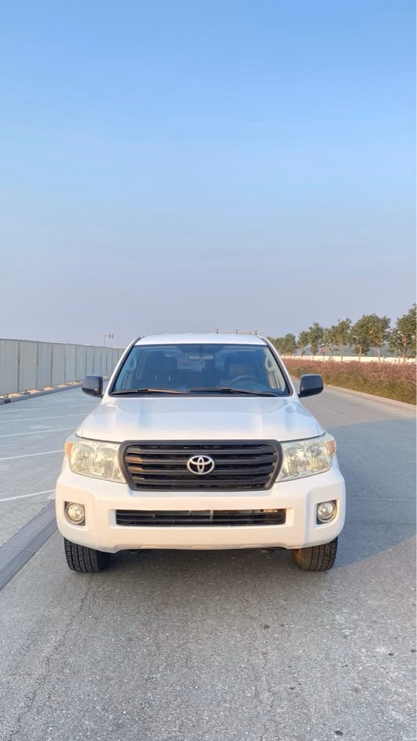 Used ⁦Toyota Land Cruiser 200 Series Facelift 1, 4.5 l, 2013⁩ in UAE, Sharjah by Al Jawareh Used Cars, White color. GCC Specs | AUTO.AE | Listing #293269