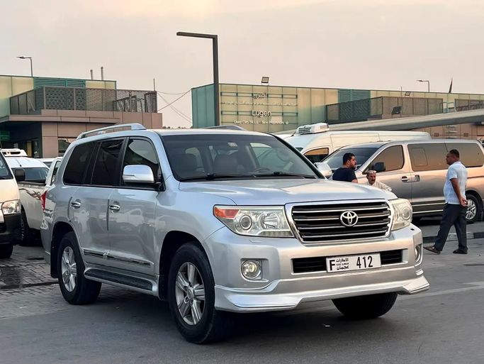 Подержанный ⁦Toyota Land Cruiser 200 Series Рестайлинг 1, 4.0 л, 2014⁩ в ОАЭ, Шарджа от Al Nabeel Used Cars Серебристый цвет. GCC | AUTO.AE | Объявление #293683
