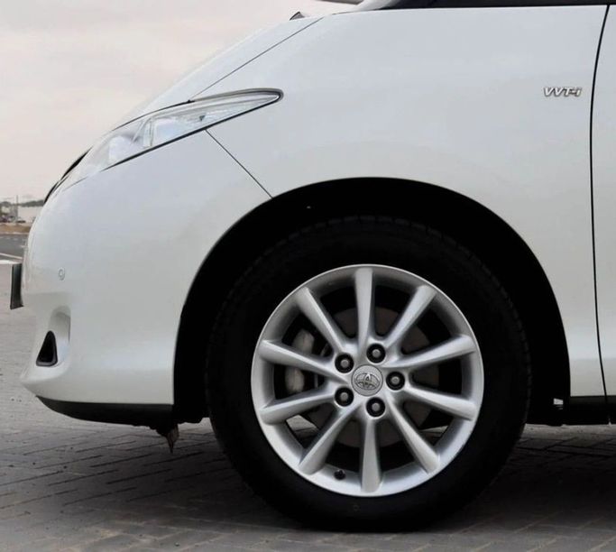 Подержанный Toyota Previa III (XR50), 2.4 л, 2020 в Шардже от Al Sayed Khamis Used Auto Trading Белый цвет. GCC | AUTO.AE