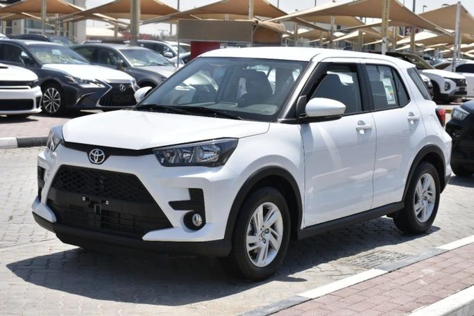Новый Toyota Raize I, 1.0 л, 2024 в Шардже от Alfaris Used Cars Белый цвет. GCC | AUTO.AE