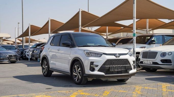 Подержанный Toyota Raize I, 1.0 л, 2024 в Шардже от Almalakyah Cars Белый цвет. GCC | AUTO.AE | Объявление #267414