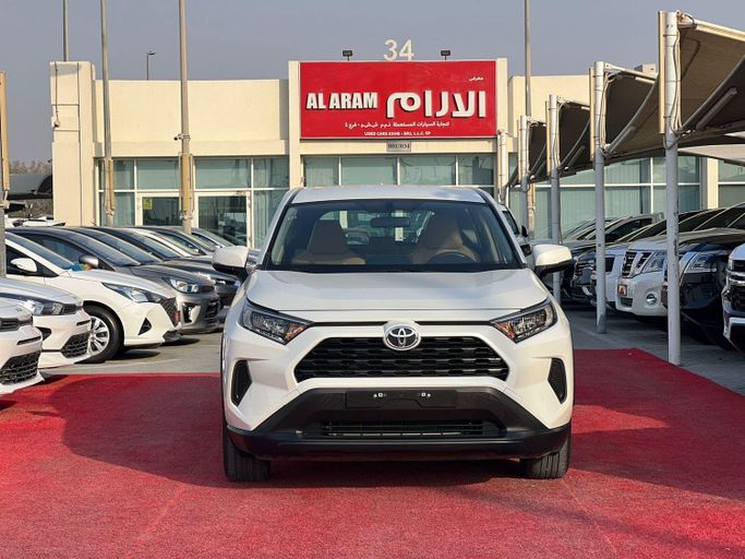 Новый Toyota RAV4 V (XA50), 2.5 л, 2022 в Шардже от Al Aram Cars Белый цвет. GCC | AUTO.AE