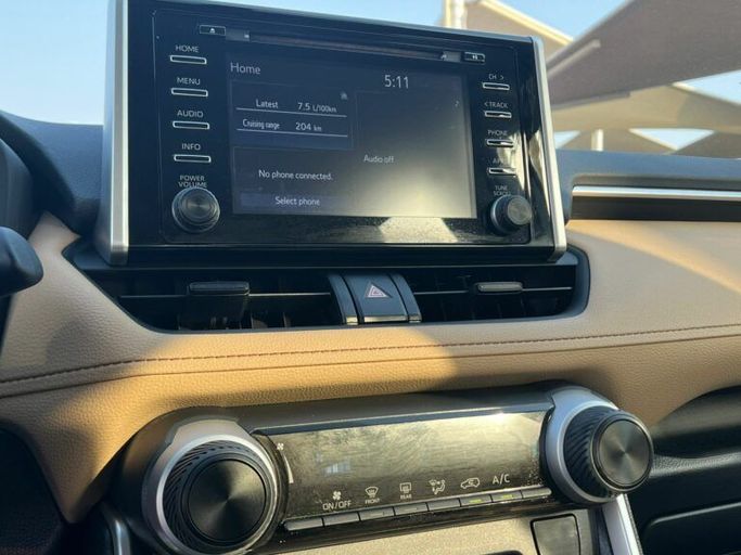 Новый Toyota RAV4 V (XA50), 2.5 л, 2022 в Шардже от Al Aram Cars Белый цвет. GCC | AUTO.AE