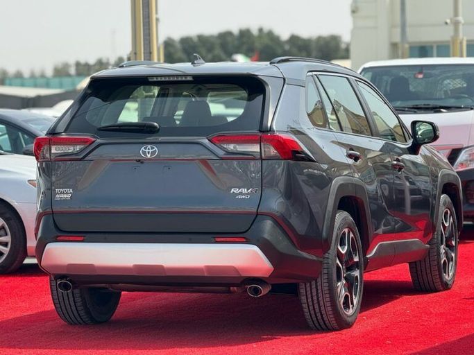 Новый Toyota RAV4 V (XA50), 2.5 л, 2021 в Шардже от Al Aram Cars Серый цвет. GCC | AUTO.AE
