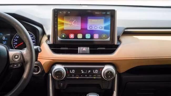 Подержанный Toyota RAV4 V (XA50), 2.5 л, 2019 в Шардже от Alnujoom Al Malakiah Used Cars Серебристый цвет. GCC | AUTO.AE