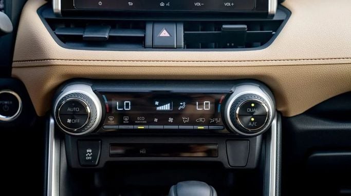 Новый Toyota RAV4 V (XA50), 2.0 л, 2024 в Шардже от Nour Alnukhba Motors Черный цвет. Other | AUTO.AE