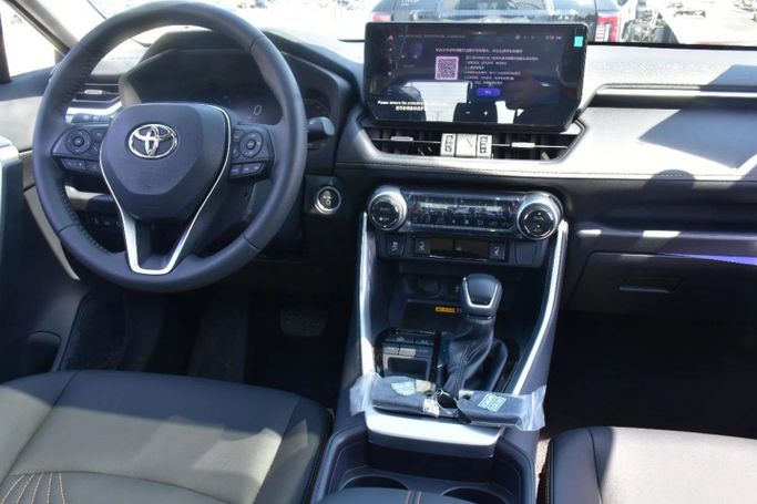 Новый Toyota RAV4 V (XA50), 2.5 л, 2024 в Шардже от Alfaris Used Cars Белый цвет. Other | AUTO.AE