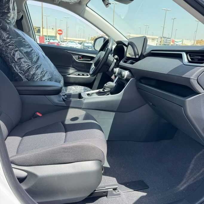 New Toyota RAV4 V (XA50), 2.0 l, 2025 in Sharjah by Alfaris Used Cars, White color. Other | AUTO.AE