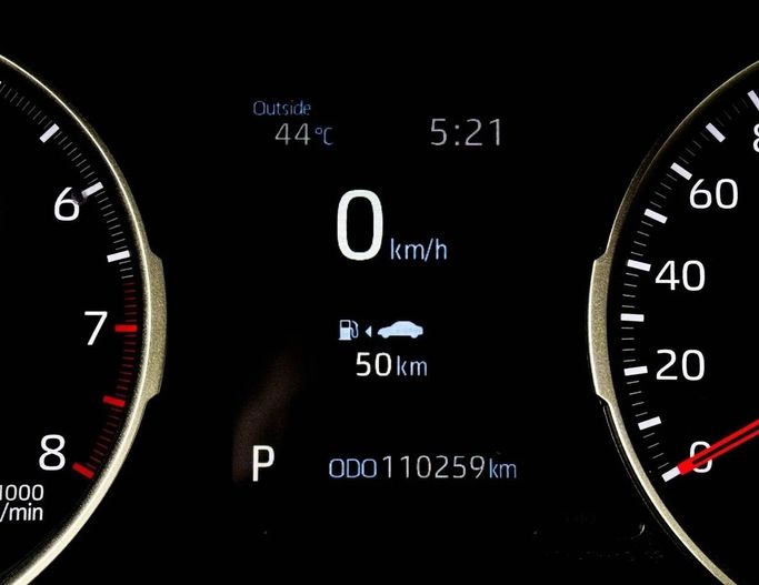 Подержанный Toyota RAV4 V (XA50), 2.5 л, 2021 в Шардже от Al Sayed Khamis Used Auto Trading Белый цвет. GCC | AUTO.AE