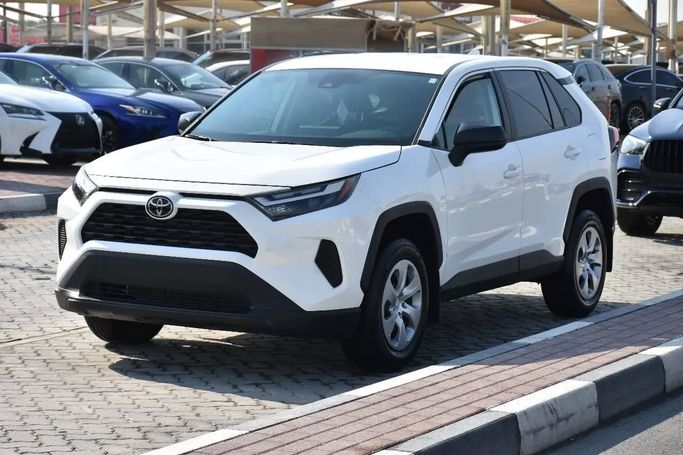 Подержанный Toyota RAV4 V (XA50), 2.5 л, 2023 в Шардже от Alfaris Used Cars Белый цвет. Other | AUTO.AE