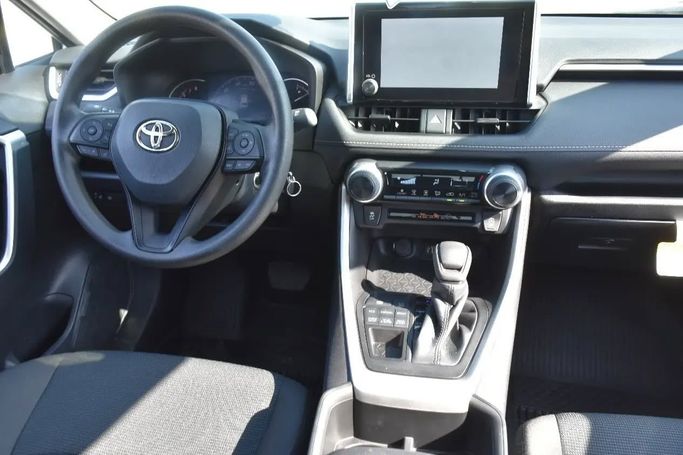 Подержанный Toyota RAV4 V (XA50), 2.5 л, 2023 в Шардже от Alfaris Used Cars Белый цвет. Other | AUTO.AE