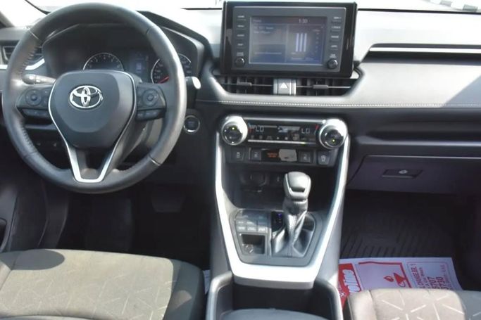 Подержанный Toyota RAV4 V (XA50), 2.5 л, 2022 в Шардже от Alfaris Used Cars Черный цвет. Other | AUTO.AE