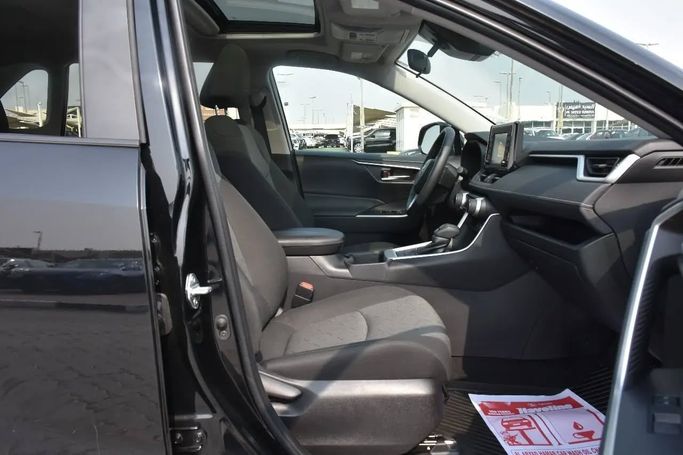 Подержанный Toyota RAV4 V (XA50), 2.5 л, 2022 в Шардже от Alfaris Used Cars Черный цвет. Other | AUTO.AE