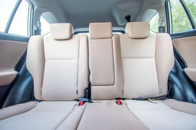 Подержанный Toyota RAV4 III (XA30) Рестайлинг, 2.5 л, 2015 в Шардже от First Choice Cars Белый цвет. GCC | AUTO.AE