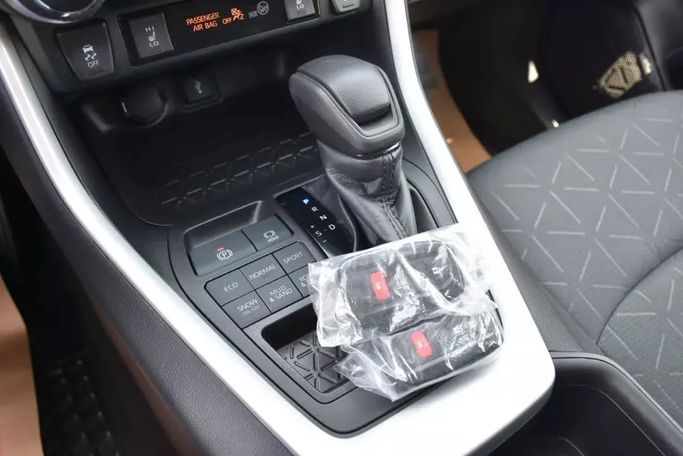 Used Toyota RAV4 V (XA50), 2.5 l, 2022 in Sharjah by Alfaris Used Cars, Black color. Other | AUTO.AE