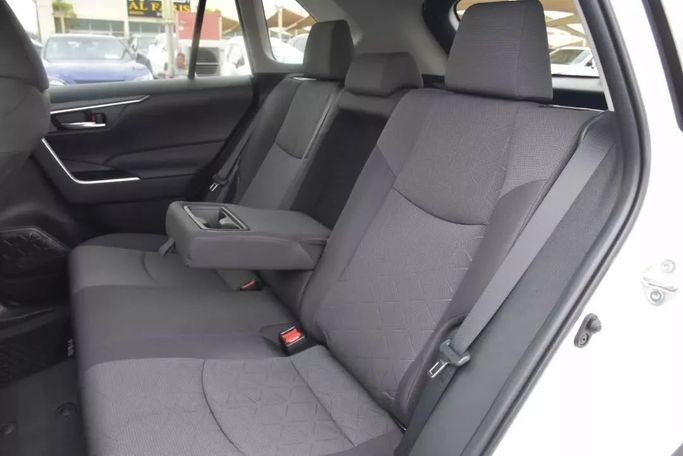 Used Toyota RAV4 V (XA50), 2.5 l, 2022 in Sharjah by Alfaris Used Cars, White color. Other | AUTO.AE