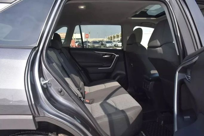 Used Toyota RAV4 V (XA50), 2.5 l, 2022 in Sharjah by Alfaris Used Cars, Grey color. Other | AUTO.AE