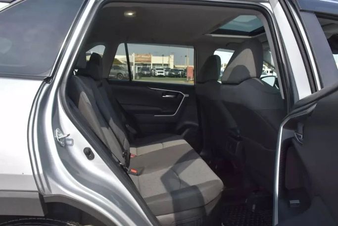 Used Toyota RAV4 V (XA50), 2.5 l, 2022 in Sharjah by Alfaris Used Cars, Silver color. Other | AUTO.AE