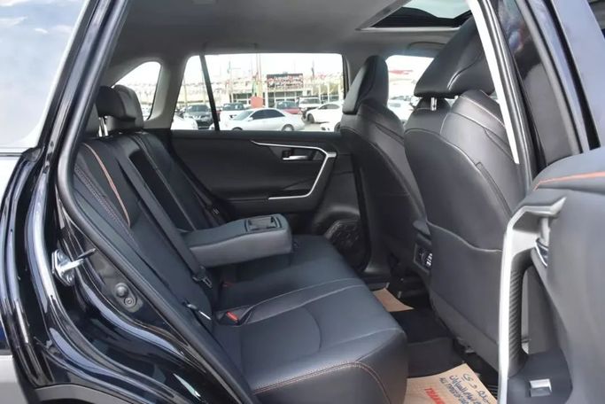 Подержанный Toyota RAV4 V (XA50), 2.5 л, 2022 в Шардже от Alfaris Used Cars Черный цвет. Other | AUTO.AE