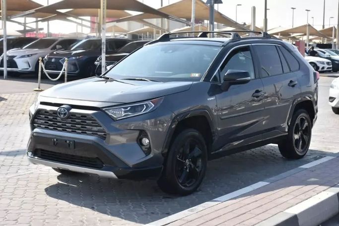 Подержанный Toyota RAV4 V (XA50), 2.5 л, 2021 в Шардже от Alfaris Used Cars Серый цвет. Other | AUTO.AE