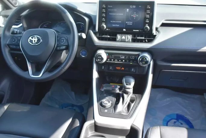 Подержанный Toyota RAV4 V (XA50), 2.5 л, 2021 в Шардже от Alfaris Used Cars Серый цвет. Other | AUTO.AE