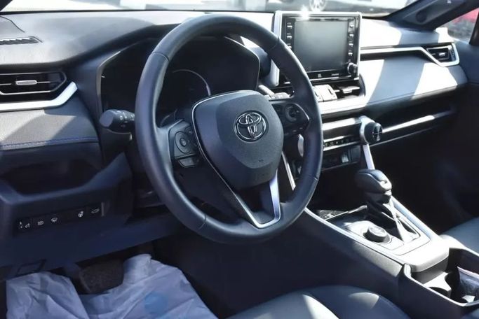 Подержанный Toyota RAV4 V (XA50), 2.5 л, 2021 в Шардже от Alfaris Used Cars Серый цвет. Other | AUTO.AE