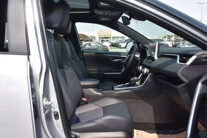 Used Toyota RAV4 V (XA50), 2.5 l, 2020 in Sharjah by Alfaris Used Cars, Silver color. Other | AUTO.AE
