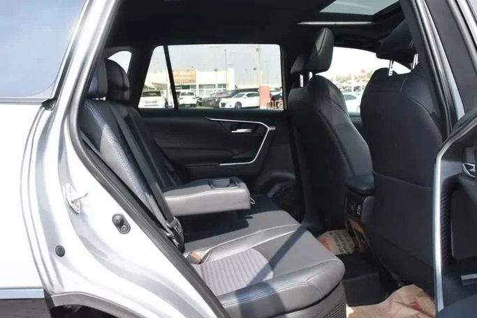 Used Toyota RAV4 V (XA50), 2.5 l, 2020 in Sharjah by Alfaris Used Cars, Silver color. Other | AUTO.AE