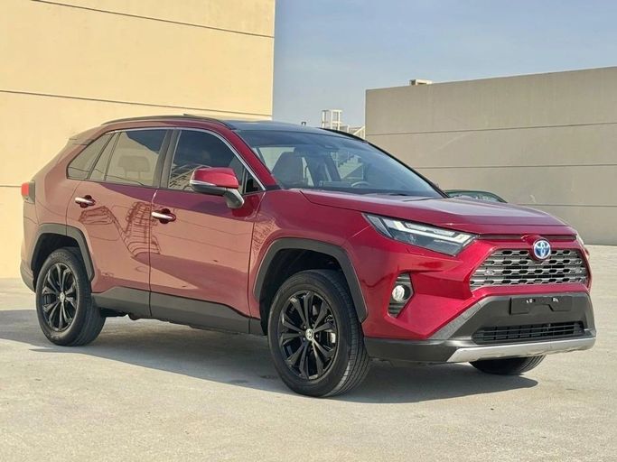 Подержанный Toyota RAV4 V (XA50), 2.5 л, 2024 в Шардже от Noor Al Seyoh Used Cars Бордовый цвет. GCC | AUTO.AE