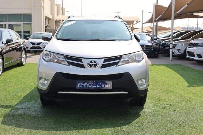 Подержанный Toyota RAV4 IV (XA40), 2.5 л, 2015 в Шардже от OMC Used Cars Серебристый цвет. Канадская | AUTO.AE