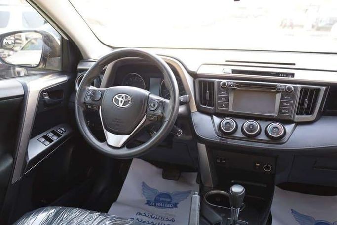 Подержанный Toyota RAV4 V (XA50), 2.5 л, 2018 в Шардже от OMC Used Cars Белый цвет. Американская | AUTO.AE