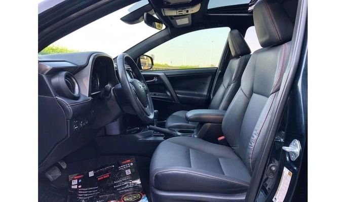 Used Toyota RAV4 V (XA50), 2.5 l, 2018 in Sharjah by Halla Cars, Black color. American Specs | AUTO.AE