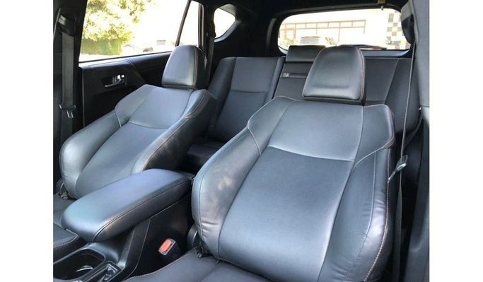 Used Toyota RAV4 V (XA50), 2.5 l, 2018 in Sharjah by Halla Cars, Black color. American Specs | AUTO.AE