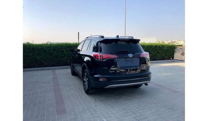 Used Toyota RAV4 V (XA50), 2.5 l, 2018 in Sharjah by Halla Cars, Black color. American Specs | AUTO.AE