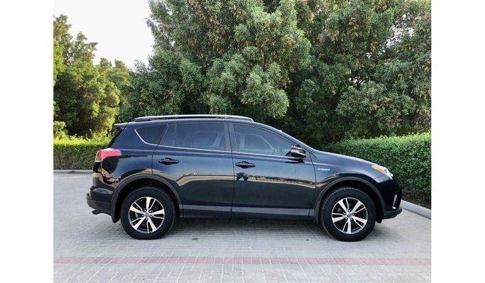 Used Toyota RAV4 V (XA50), 2.5 l, 2018 in Sharjah by Halla Cars, Black color. American Specs | AUTO.AE