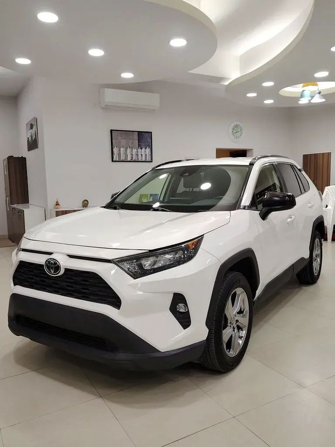 Used Toyota RAV4 V (XA50), 2.5 l, 2019 in Sharjah by Wahat Bavaria used Cars, White color. American Specs | AUTO.AE