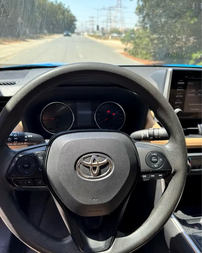 مستعملة Toyota RAV4 V (XA50)، 2.5 لتر، 2019 في الإمارات، الشارقة من Najm Al Shimal Used Cars trd.، اللون أزرق فاتح. مواصفات الخليج | AUTO.AE | إعلان #296003 — صورة 11 من 16