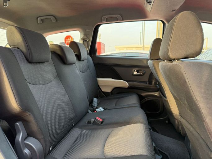 Подержанный Toyota Rush II, 1.5 л, 2022 в Шардже от Al Aram Cars Белый цвет. GCC | AUTO.AE