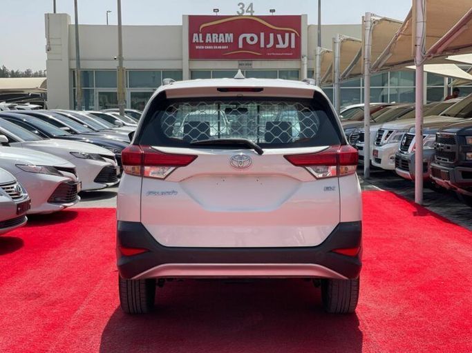 Новый Toyota Rush II, 1.5 л, 2022 в Шардже от Al Aram Cars Белый цвет. GCC | AUTO.AE