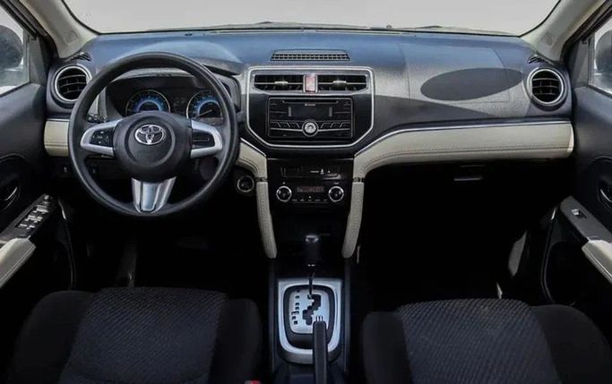 Подержанный Toyota Rush II, 1.5 л, 2022 в Шардже от Al Sayed Khamis Used Cars Белый цвет. GCC | AUTO.AE