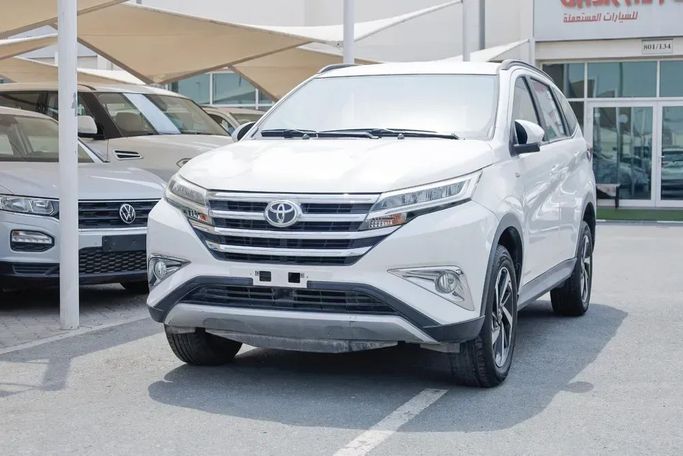Подержанный Toyota Rush II, 1.5 л, 2021 в Шардже от Qasr Al Furqan Used Cars Белый цвет. GCC | AUTO.AE