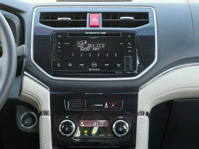 Used Toyota Rush II, 1.5 l, 2023 in Sharjah by Wael Al Azzazi Used Cars, Silver color. GCC Specs | AUTO.AE