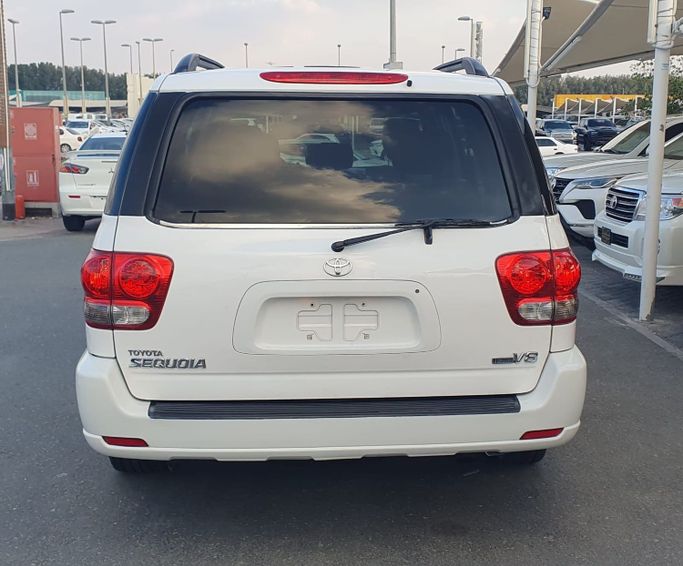 Новый Toyota Sequoia I Рестайлинг, 4.7 л, 2005 в Шардже от Ishtar Used Cars Белый цвет. Other | AUTO.AE
