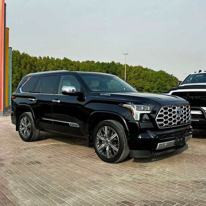 Подержанный Toyota Sequoia III, 3.4 л, 2024 в Шардже от Golden Desert Used Car Черный цвет. Other | AUTO.AE