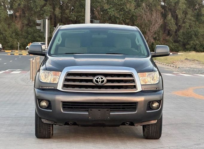 مستعملة Toyota Sequoia ثانياً, 5.7 l, 2012 في في الشارقة من Al Aayan Used Cars، اللون رمادي. مواصفات الخليج | AUTO.AE | إعلان #272889