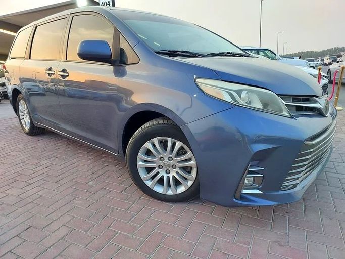 Used Toyota Sienna III, 3.5 l, 2014 in Sharjah by Al Aqsa Used Cars, Blue color. American Specs | AUTO.AE